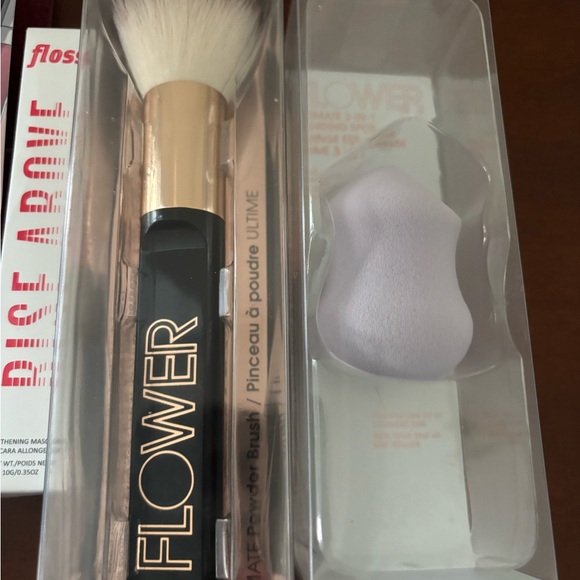 Assorted makeup bundle - Picture 3 of 7